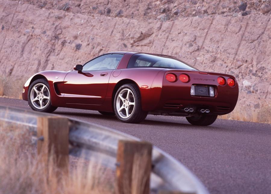  Chevrolet Corvette 1998 года  (фото 32 из 84)